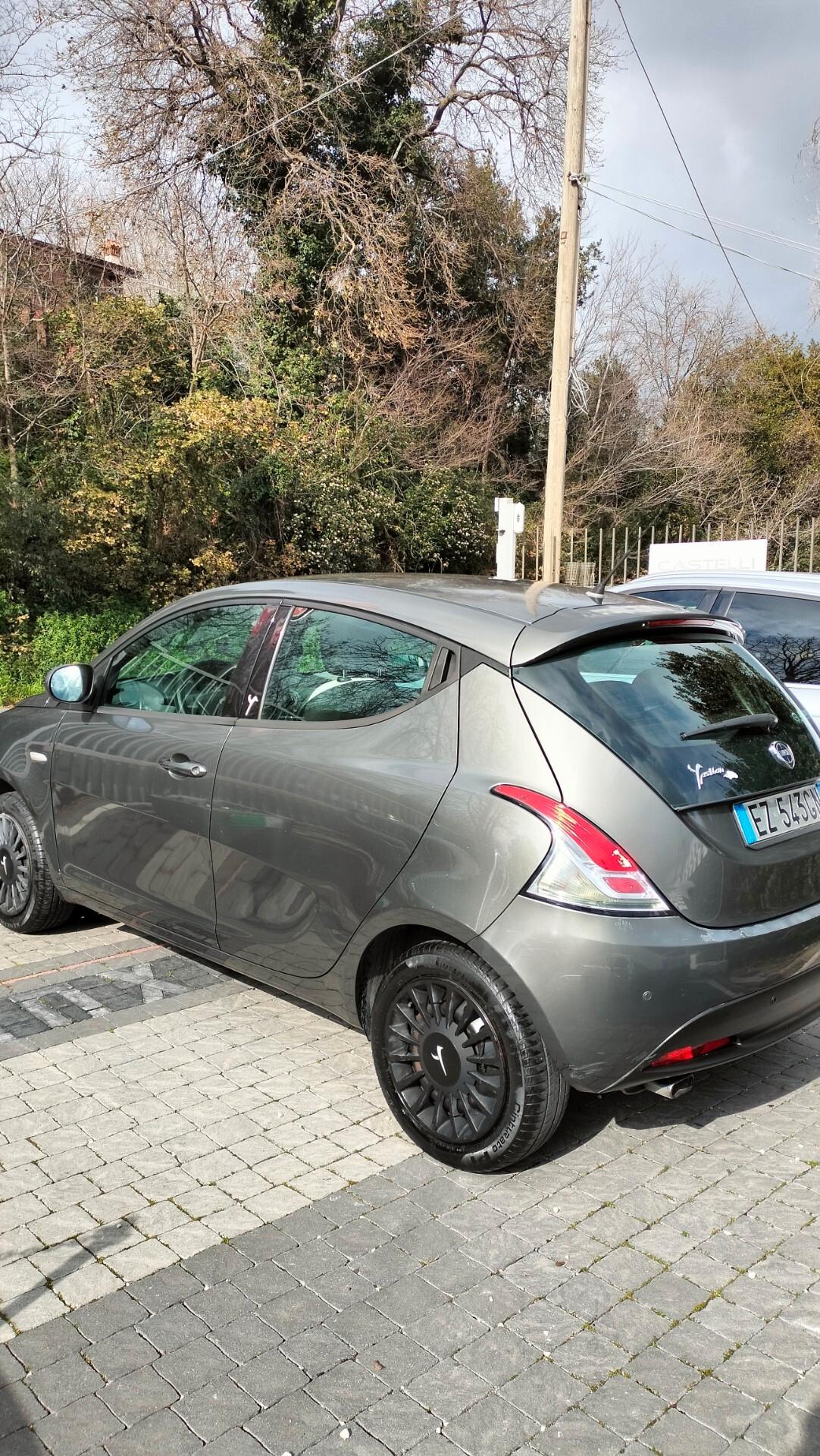 Lancia Ypsilon 1.2 69 CV 5 porte Elefantino con impianto GPL da installare