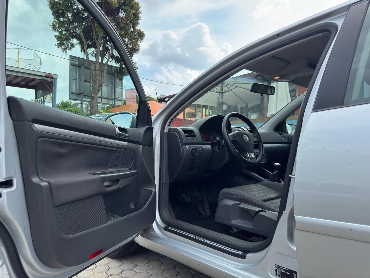 Volkswagen Golf ADATTA A NEOPATENTATI 1.6 16V FSI 5p. Comfortline