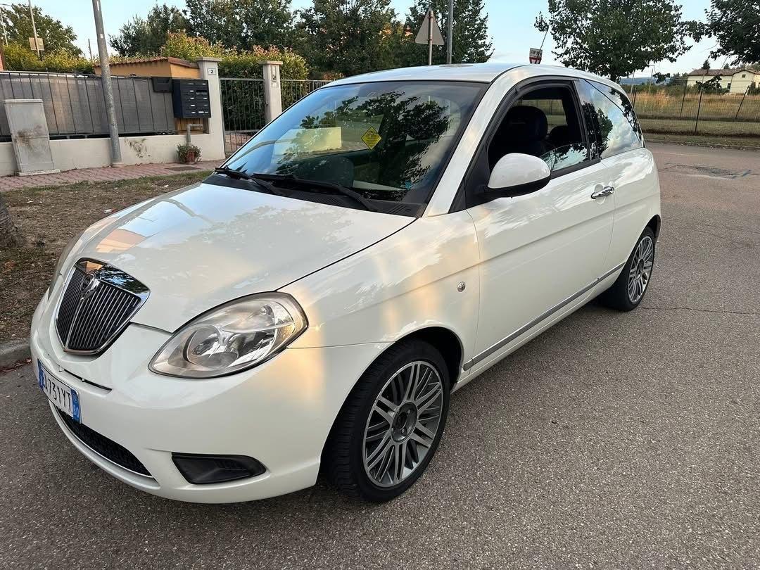 Lancia Ypsilon 1.4 New Oro Ecochic GPL