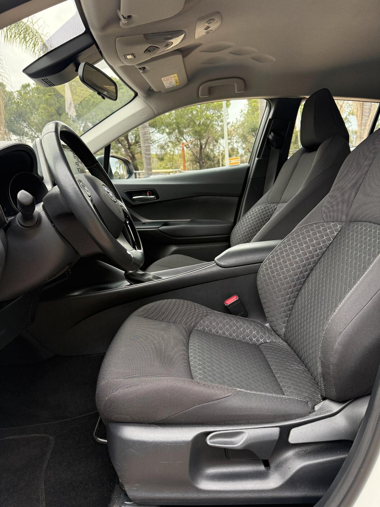 Toyota C-HR 1.8 Hybrid E-CVT Business