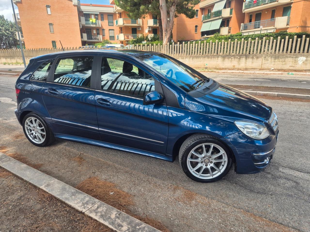 Mercedes classe B 180 SPORT 109CV ANNO 2010