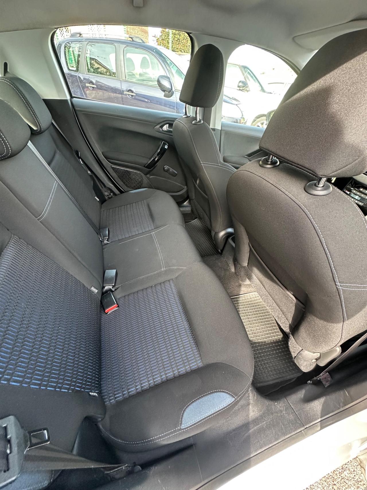 Peugeot 208 1.4 HDi 68 CV 5 porte Active