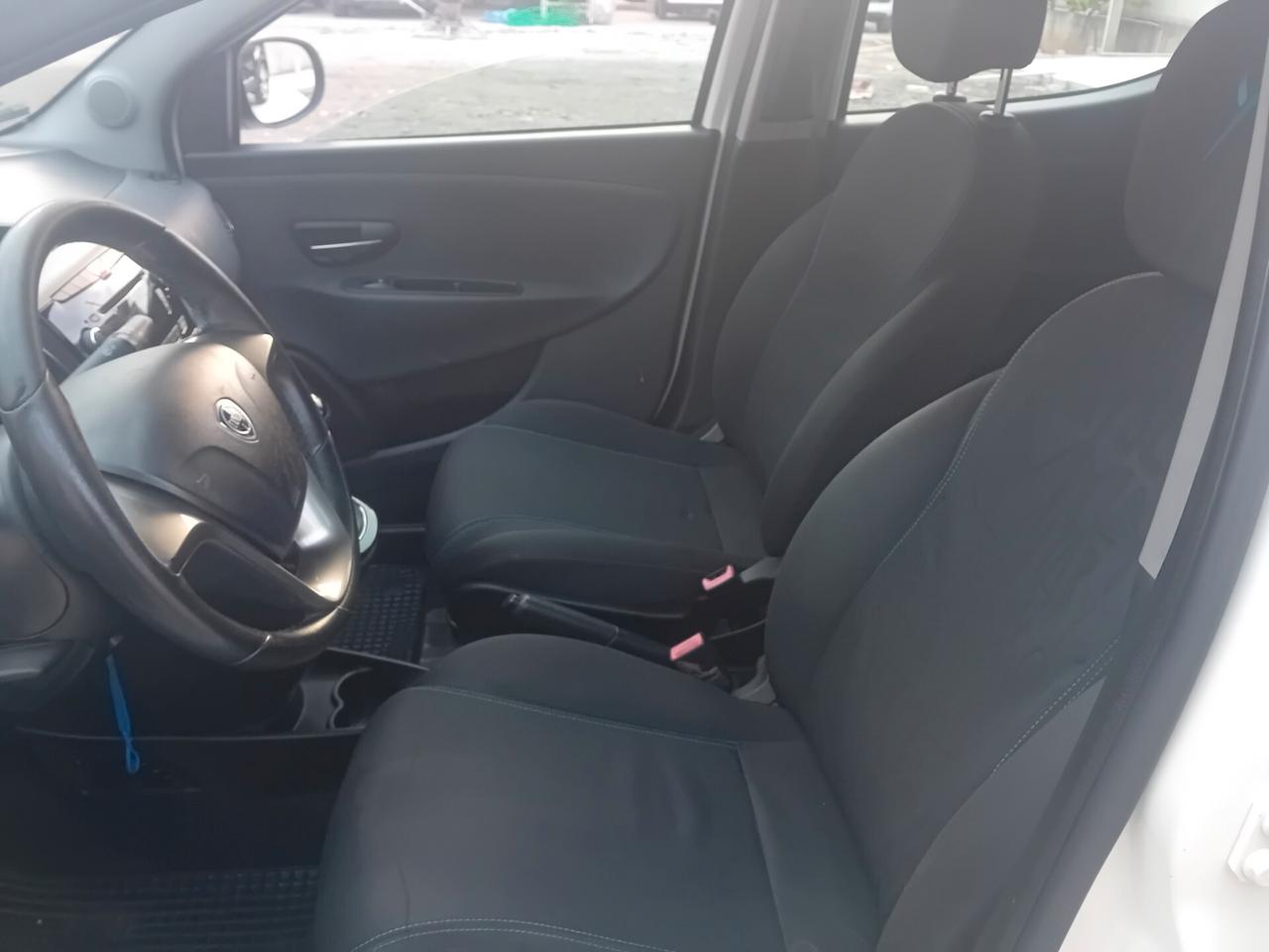 Lancia Ypsilon 0.9 TwinAir 85 CV 5 porte Metano Ecochic Elefantino