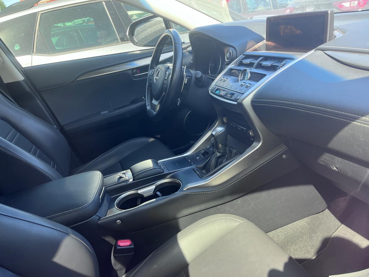 Lexus NX 300h Hybrid 4WD Luxury