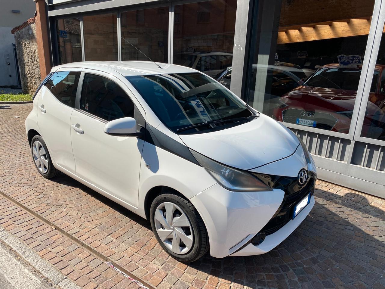 Toyota Aygo 1.0 VVT-i 69 CV 5 porte x-clusiv