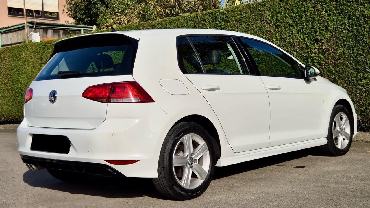 Volkswagen Golf VII 2.0 TDI R-LINE