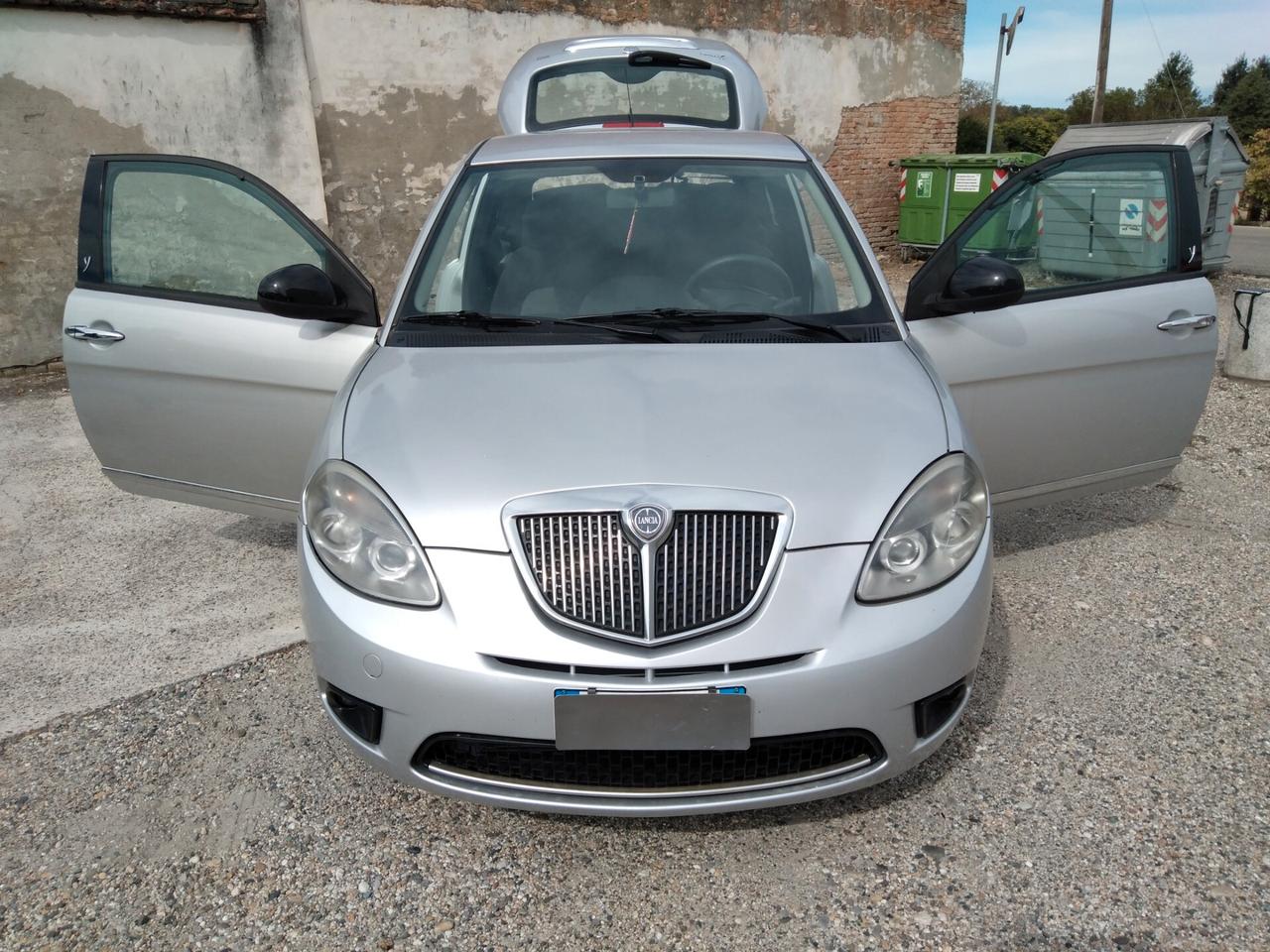 Lancia Ypsilon 1.3 MJT 75 CV Platinum x neopatentati