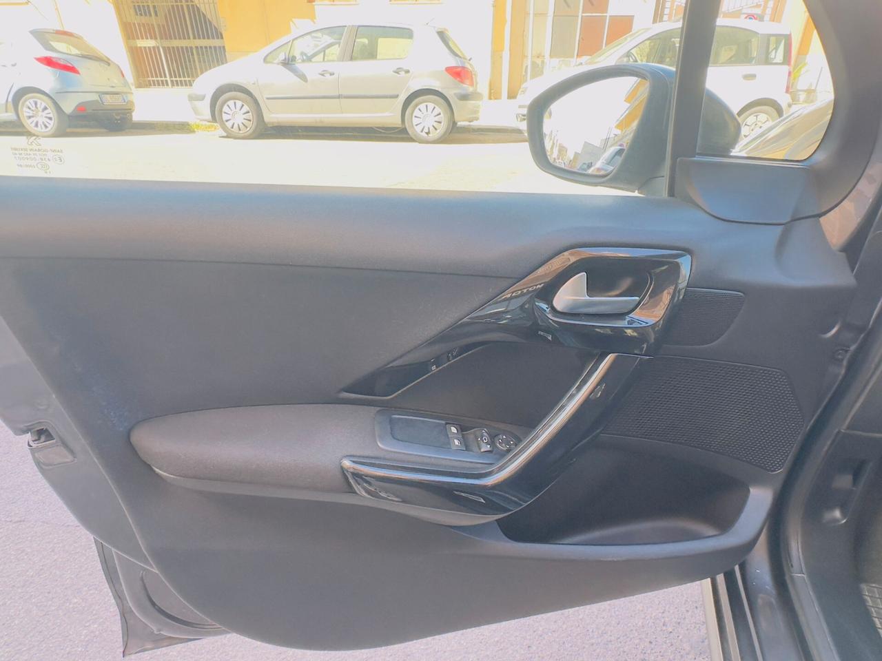Peugeot 208 PureTech 82 5 porte Allure TUA DA 97€ ANTICIPO 0