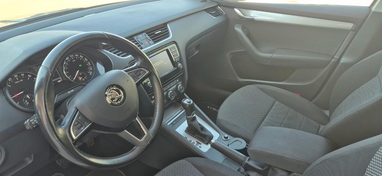 Skoda Octavia 1.6 TDI CR 110 cv DSG Wagon Style