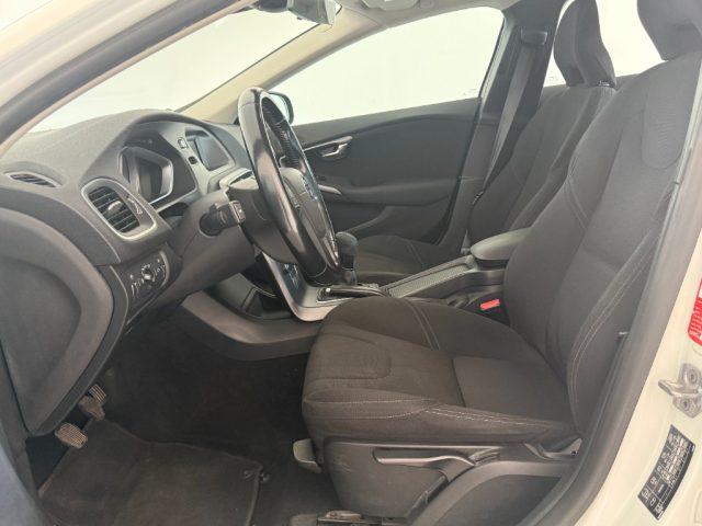 VOLVO V40 T2 Summum