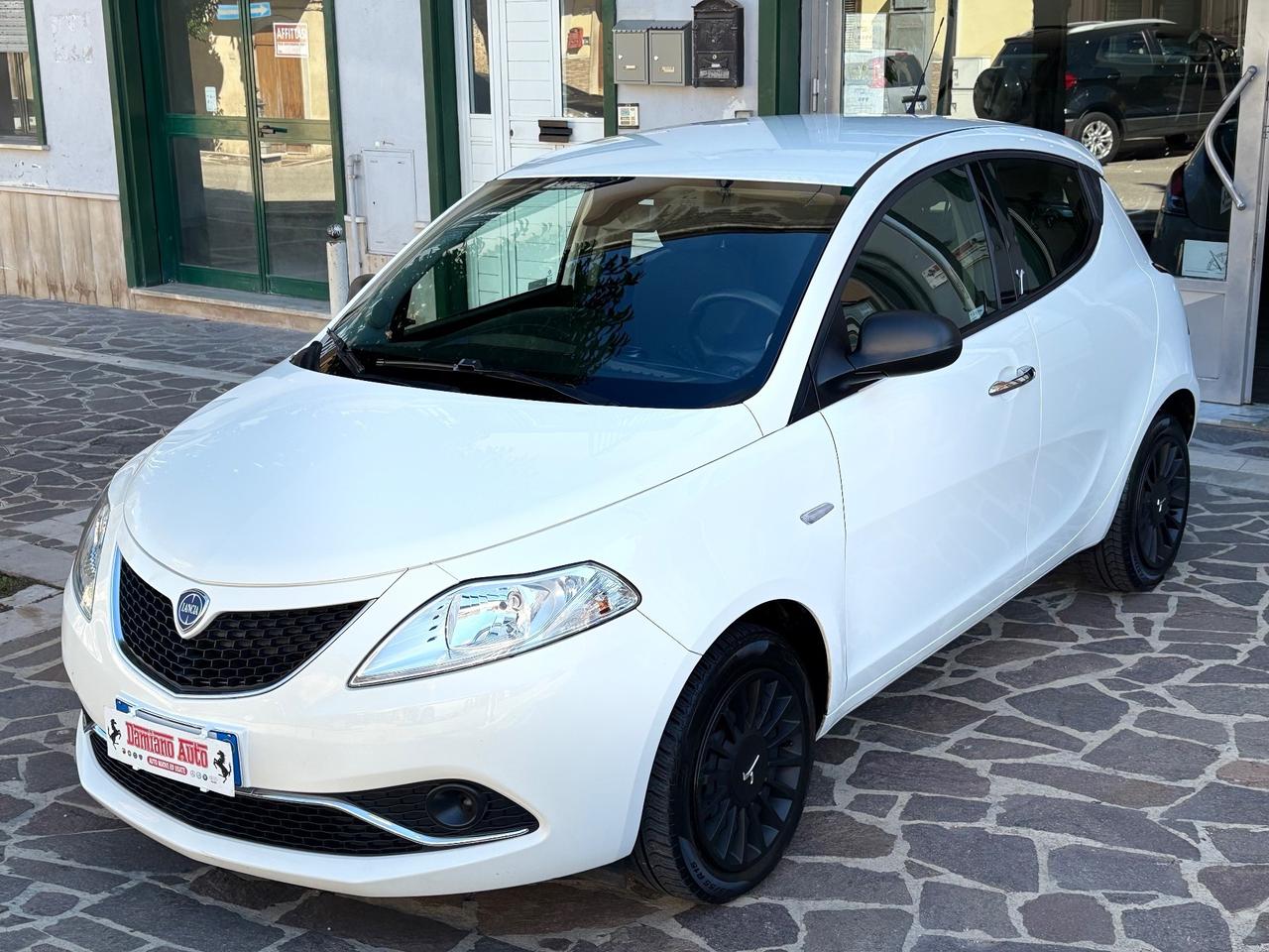 Lancia Ypsilon 1.2 69 CV 5P Gold UCONNECT Blue&Me