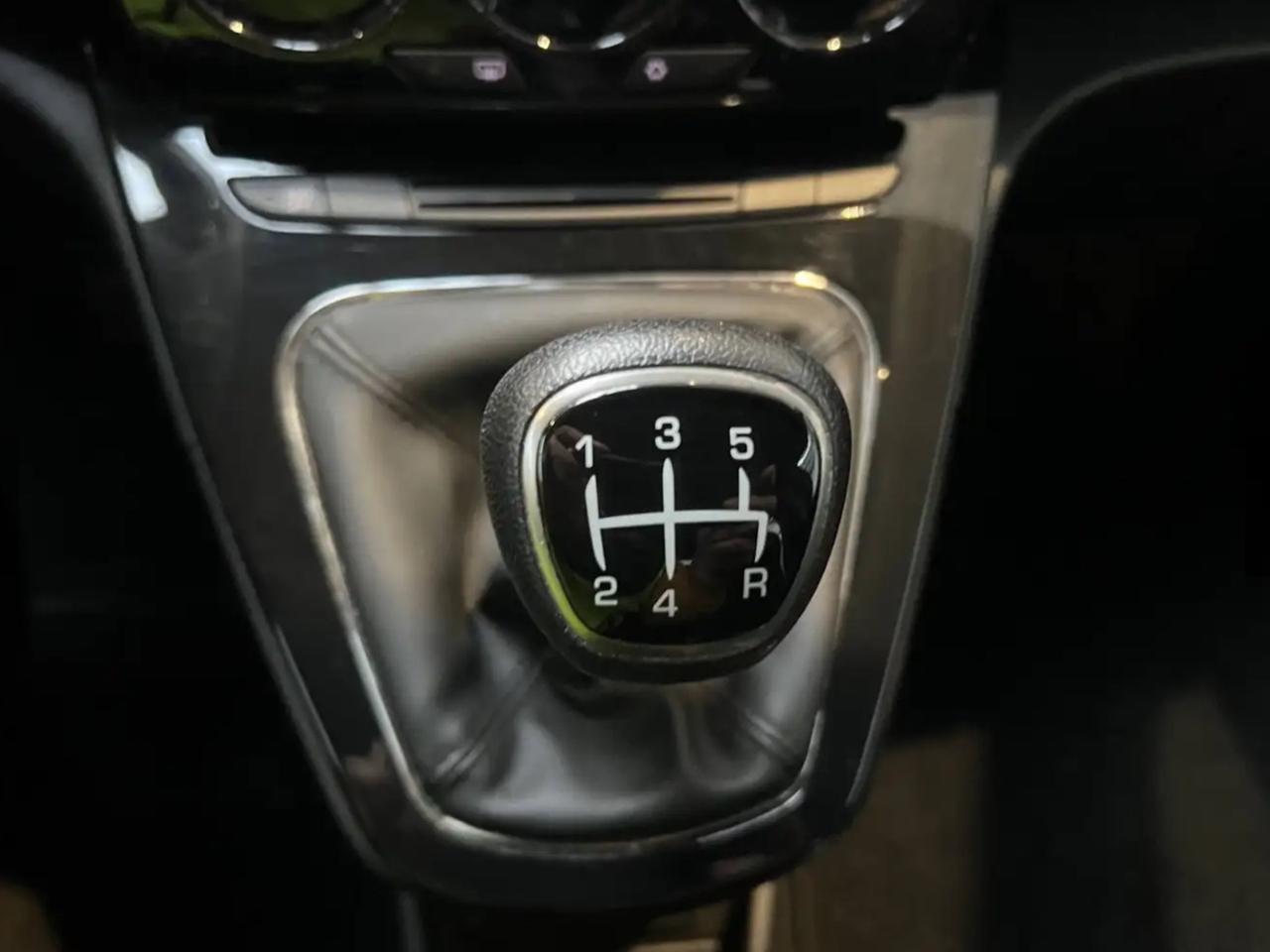 Lancia Ypsilon 1.2 69 CV 5 porte Platinum Si Neopatentati