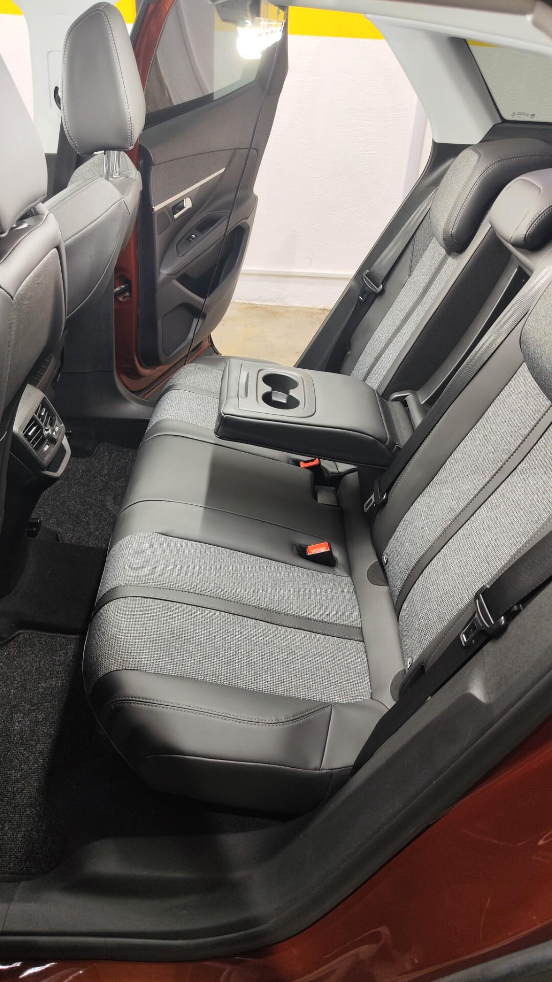 Peugeot 3008 BlueHDi 120 EAT6 S&S Allure