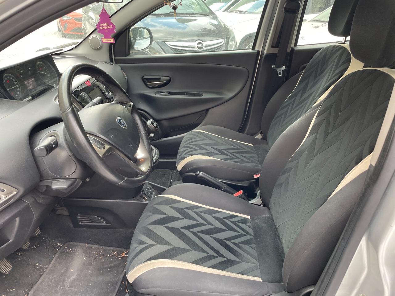 Lancia Ypsilon 1.2 69 CV 5 porte Gold