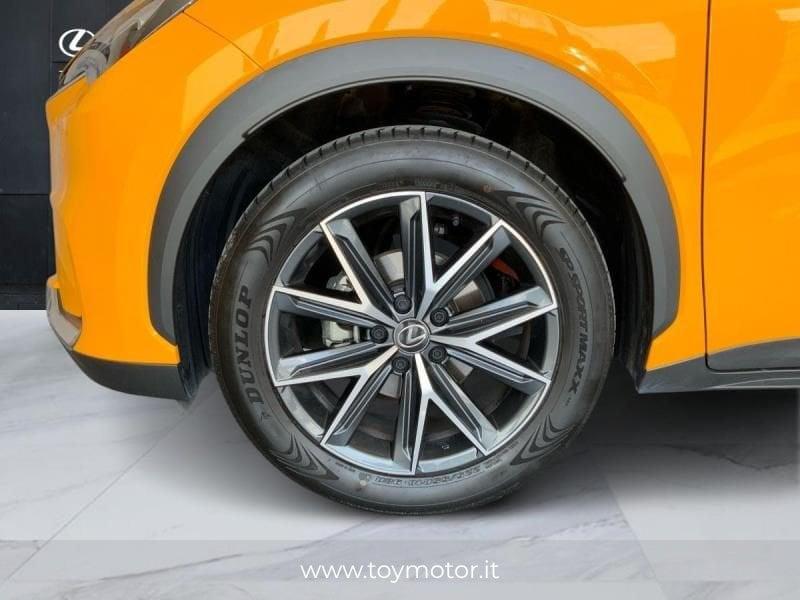 Lexus LBX Hybrid Emotion