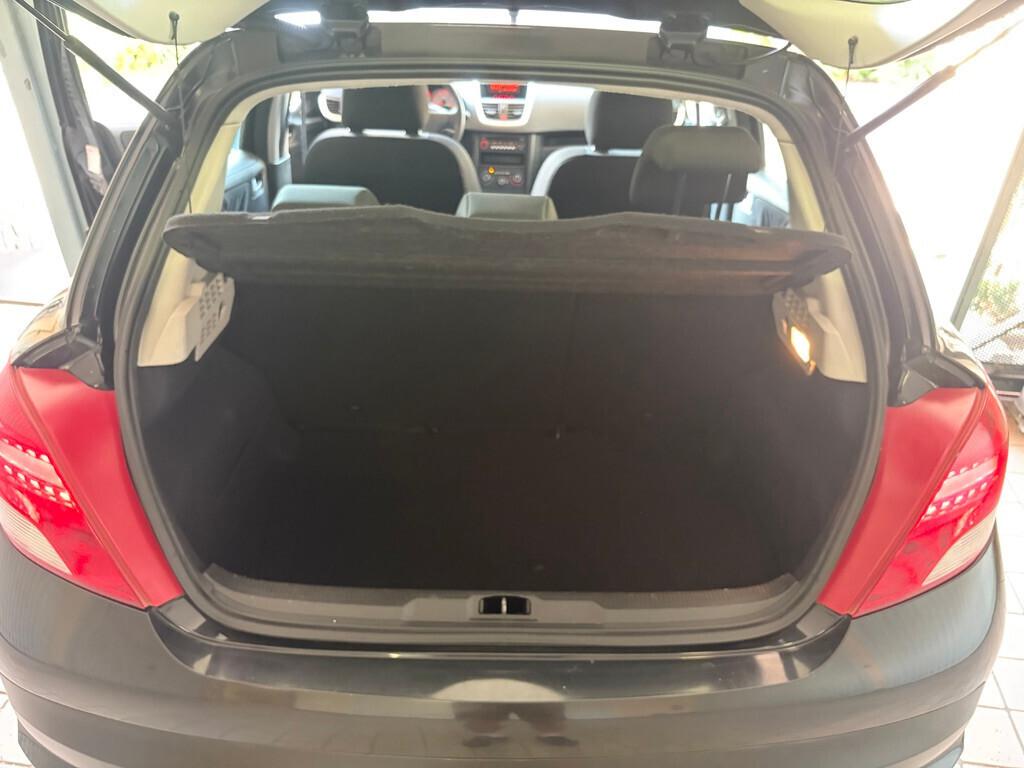 Peugeot 207 1.4 HDi 70CV 5p.