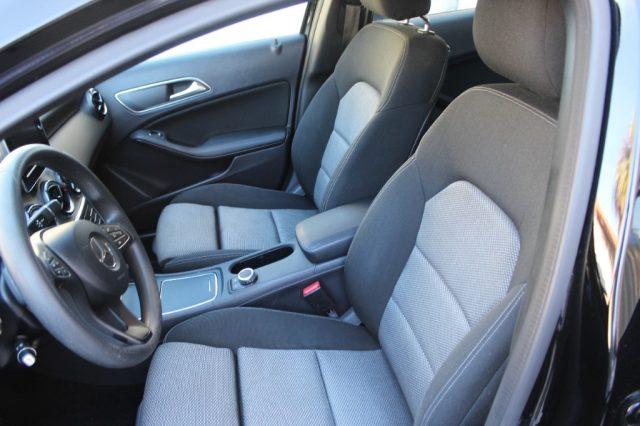 MERCEDES-BENZ GLA 200 d Automatic 4Matic Business