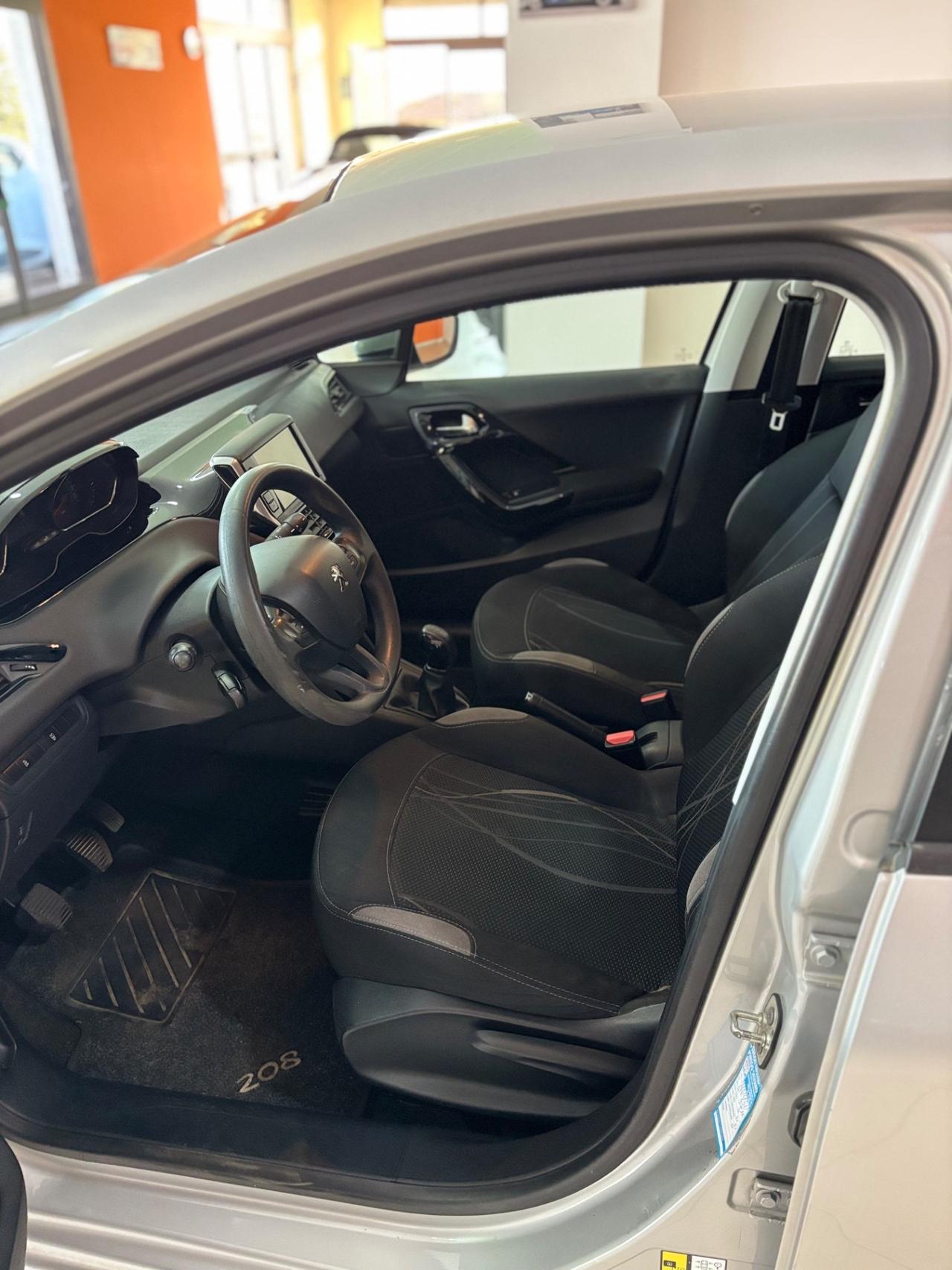 Peugeot 208 1.4 HDi 68 CV 5 porte Allure