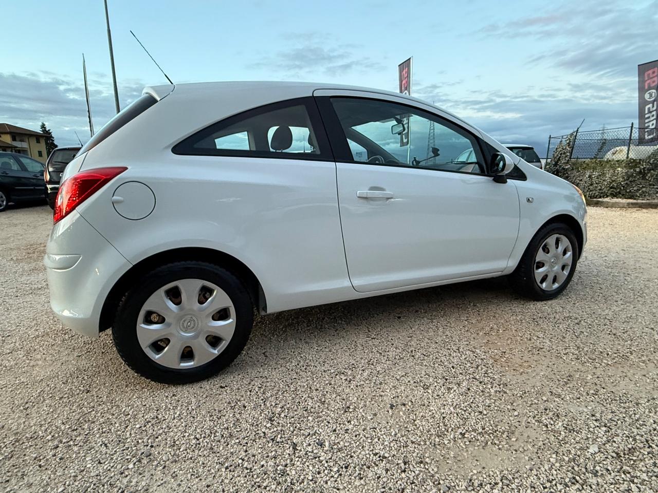 Opel Corsa 1.2 3 porte Edition