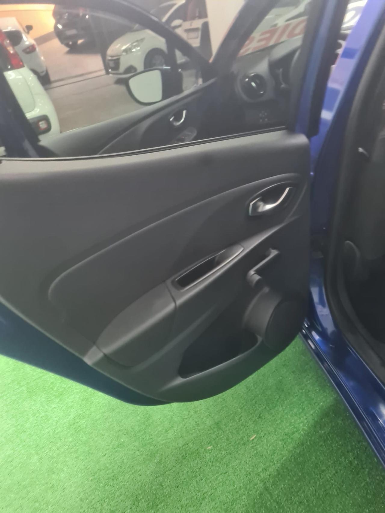 Renault Clio dCi 8V 75 CV 5 porte Moschino Intens