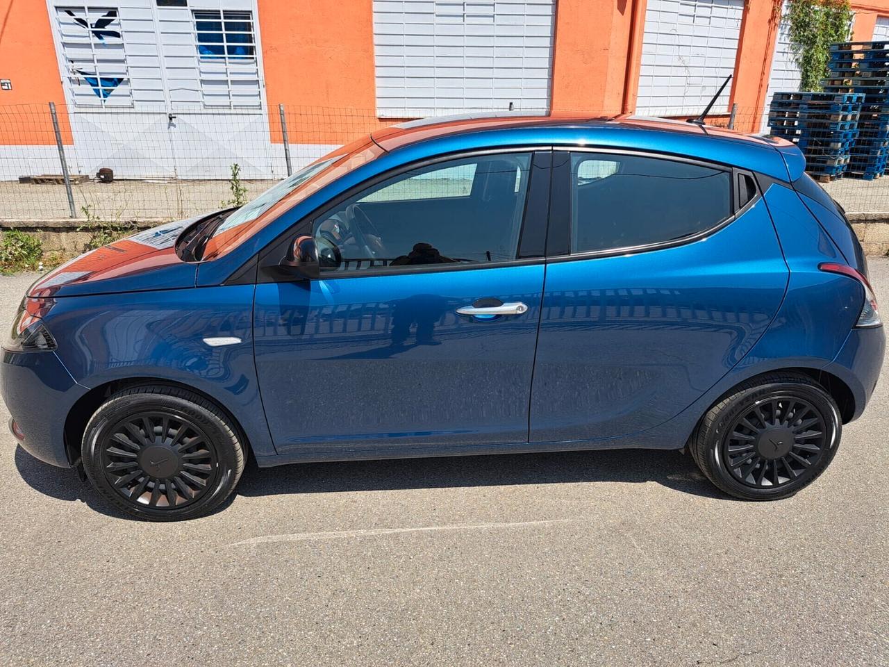 Lancia Ypsilon 1.0 FireFly 5 porte S&S Hybrid Ecochic Silver PREZZO CON RATE DA € 179.5 ANTICIPO ZERO