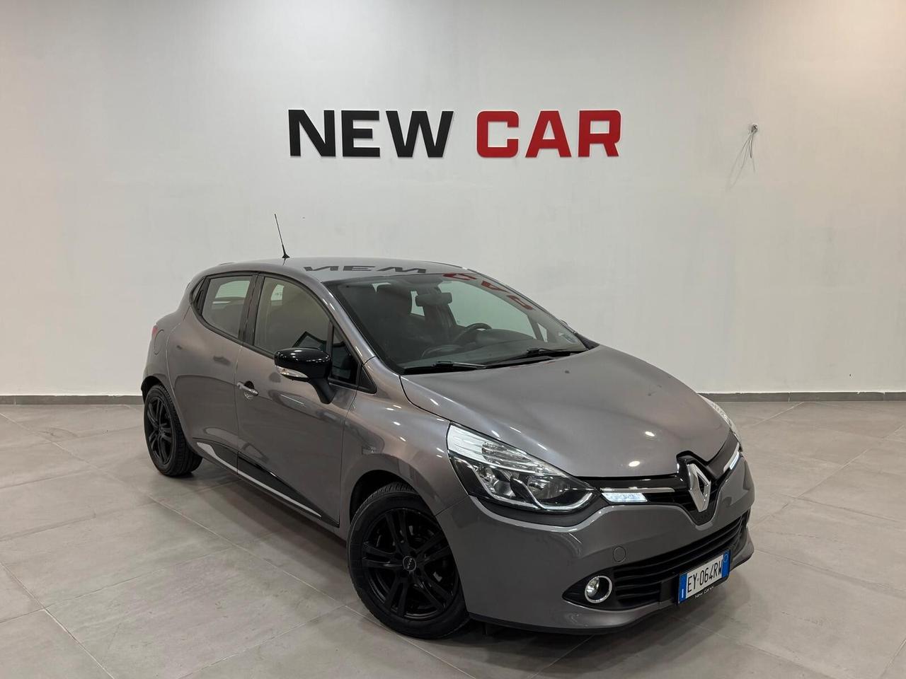 Renault Clio 1.2 73 CV COSTUME NATIONAL