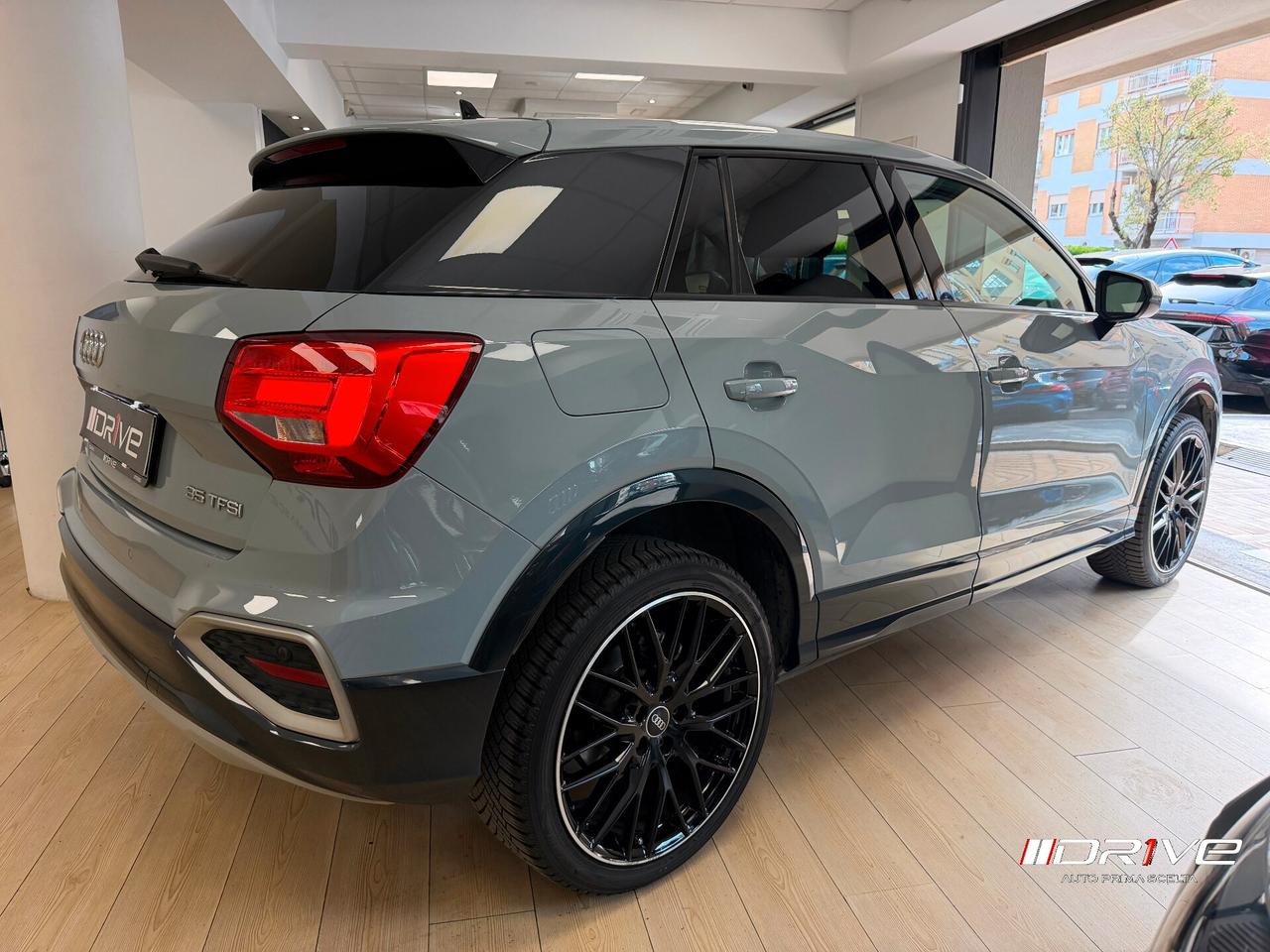 AUDI Q2 Q2 35 TFSI S tronic Identity Black