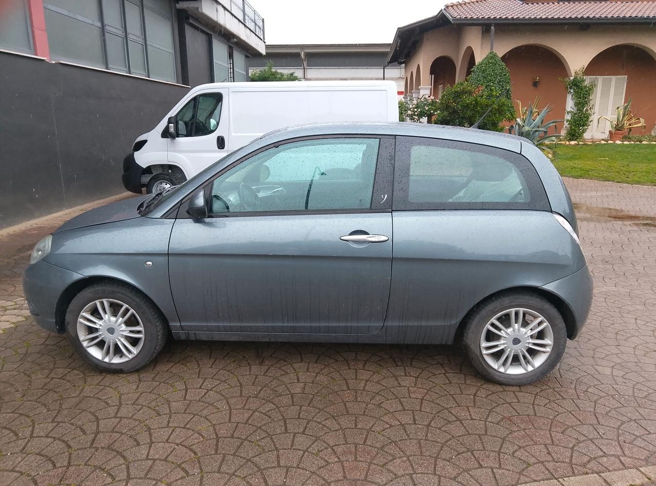 Lancia Ypsilon 1.2 69 CV Argento