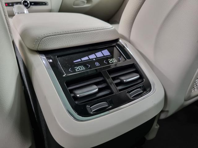 VOLVO XC60 B5 (d) AWD Geartronic Momentum Pro
