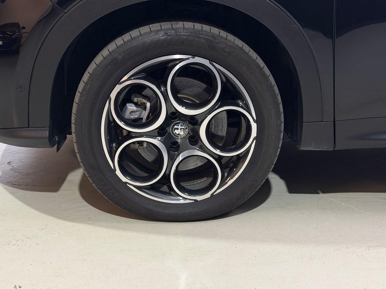 Alfa Romeo Tonale 1.3 phev Sprint Q4 280cv at6