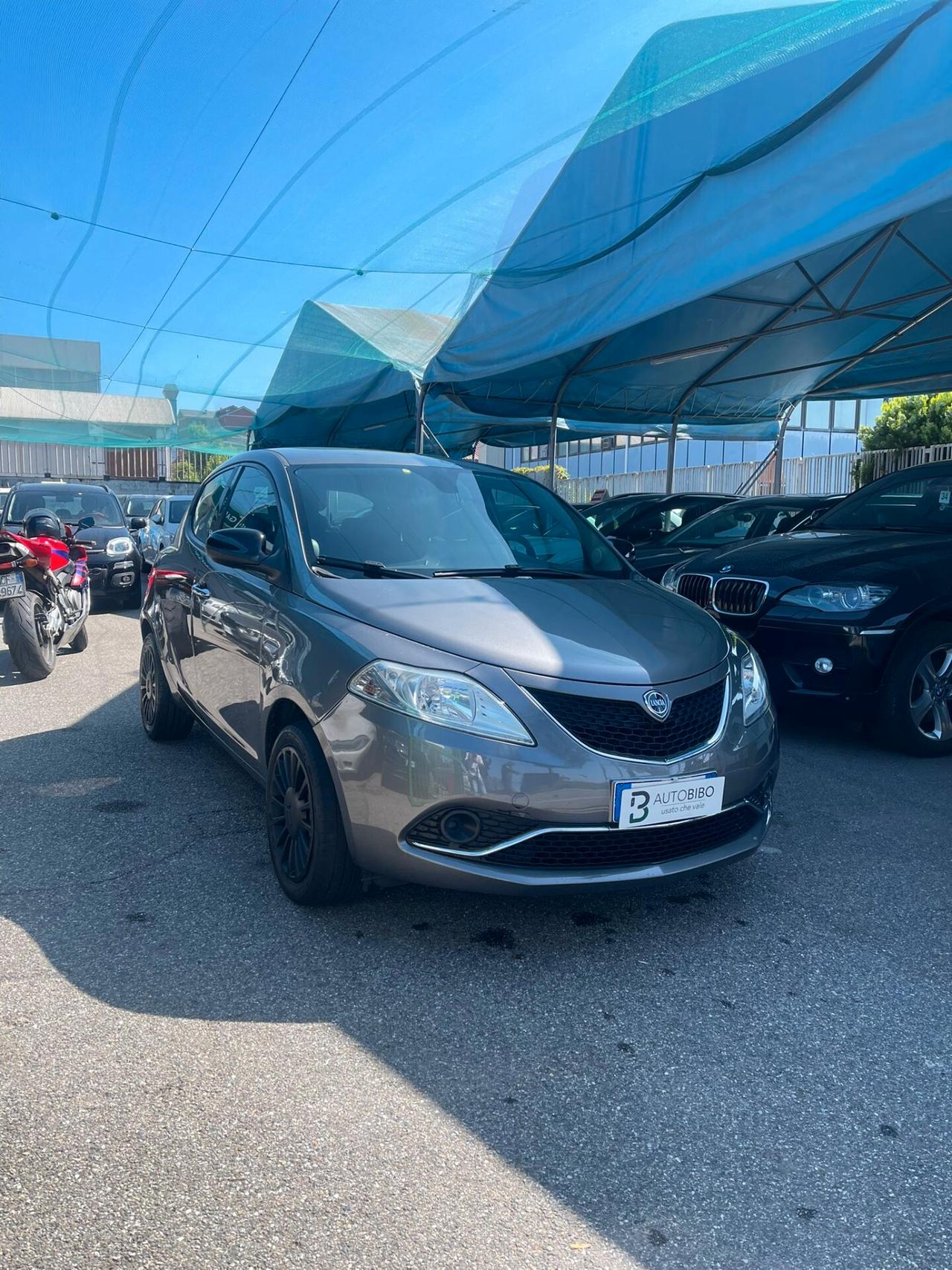 Lancia Ypsilon 1.2 69 CV 5 porte S&S Silver