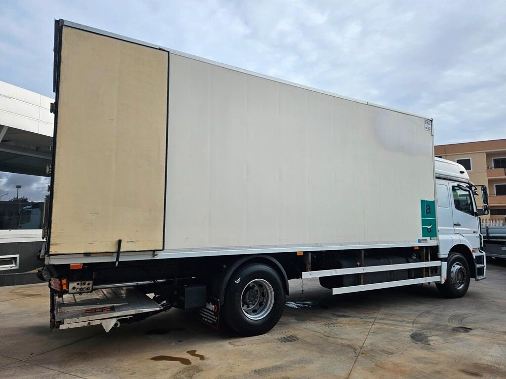 MERCEDES AXOR 1833 FRIGO CON PEDANA-2011