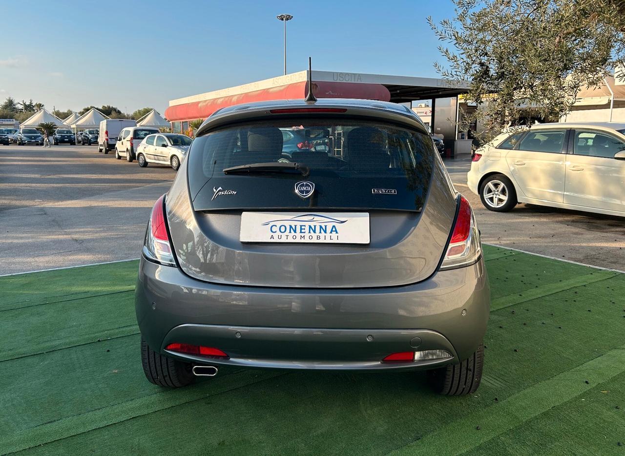 Lancia Ypsilon 1.0 FireFly 5 porte S&S Hybrid Ecochic Silver