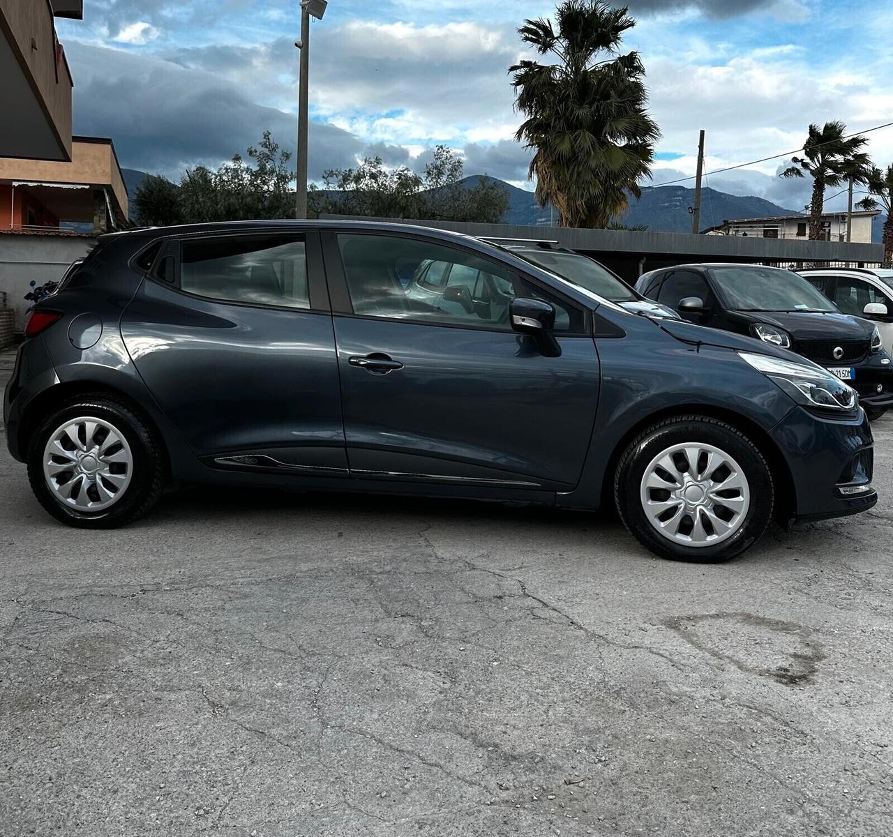 Renault Clio TCe 12V 75 CV 5 porte Moschino Intens