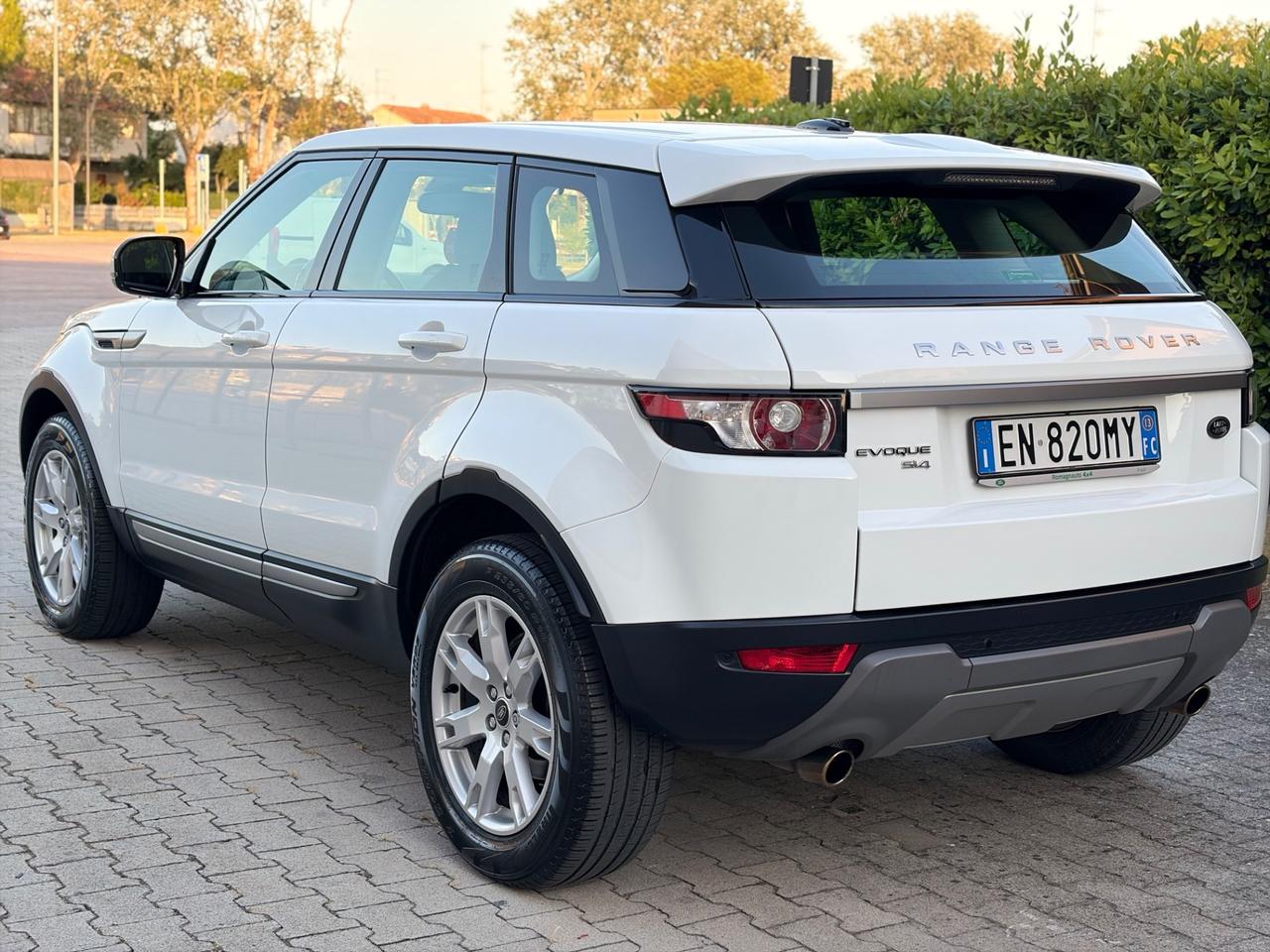 Land Rover Range Evoque 2.0 Si4 5p. Prestige