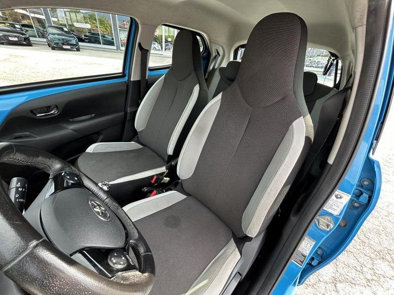 Toyota Aygo 1.0 VVT-i 69 CV 5p x-play NAVI + RETROCAMERA