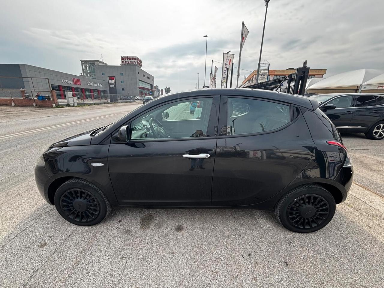 Lancia Ypsilon 1.0 FireFly 5 porte S&S Hybrid Gold