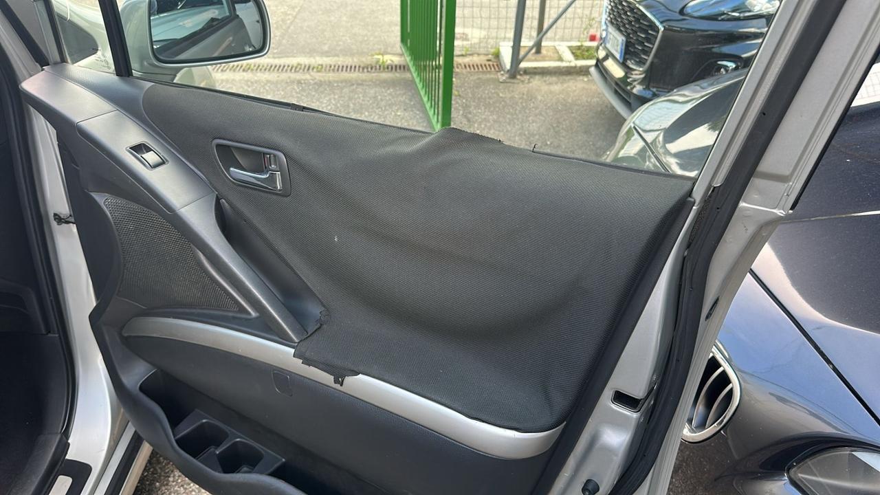 Toyota Corolla Verso 2.2 16V D-4D DPF 7pti