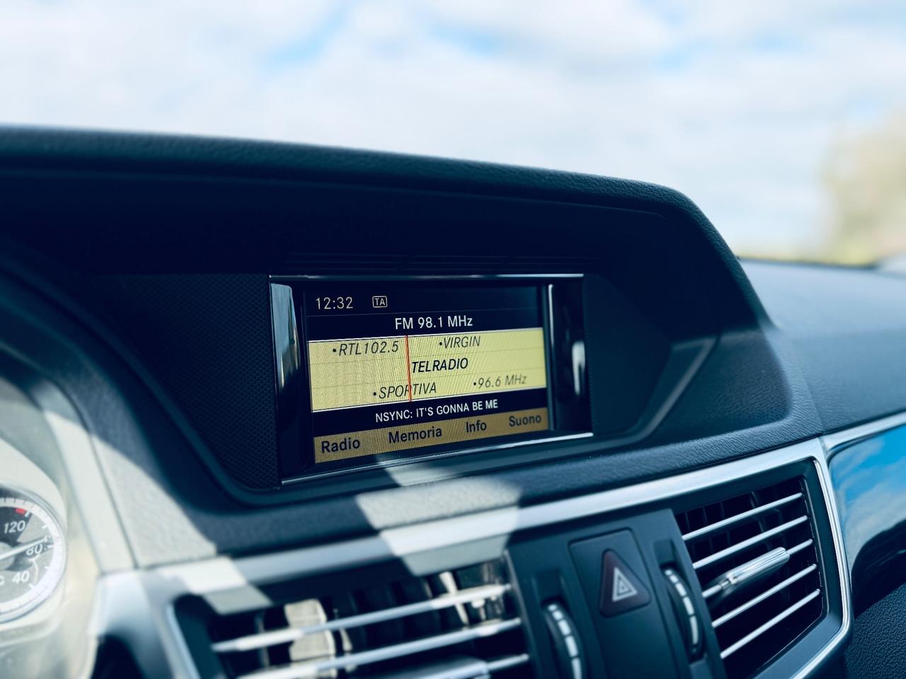 Mercedes-benz E 220 CDI BlueEFFICIENCY Avantgarde AMG