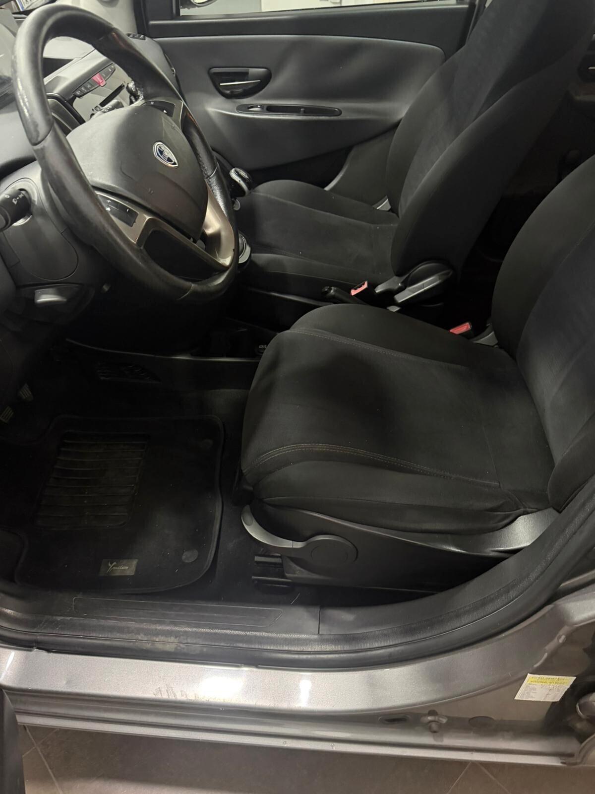 Lancia Ypsilon 1.2 69 CV 5 porte Gold