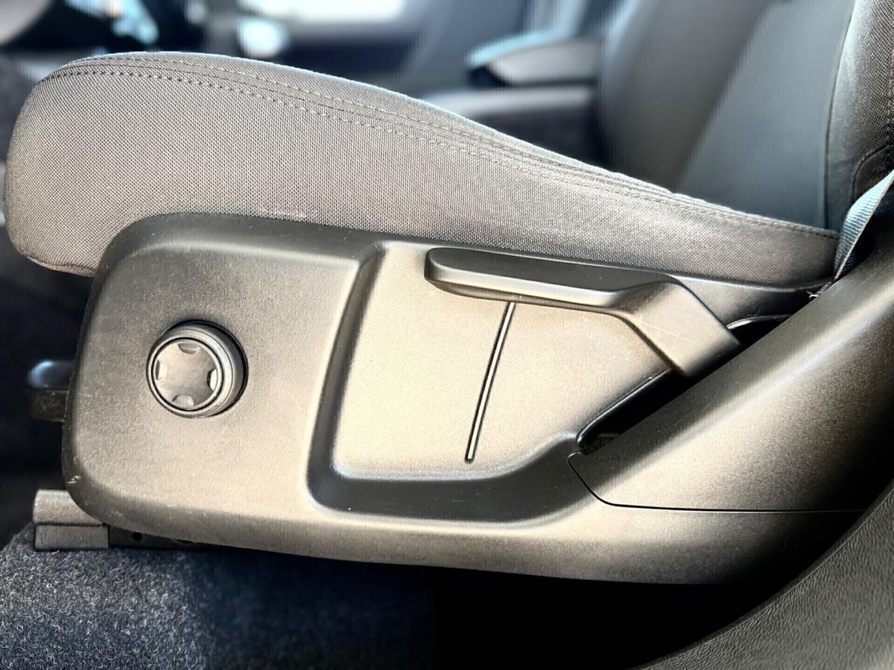 Volvo XC40 T3 *LED*CERCHI18*UNIPRO