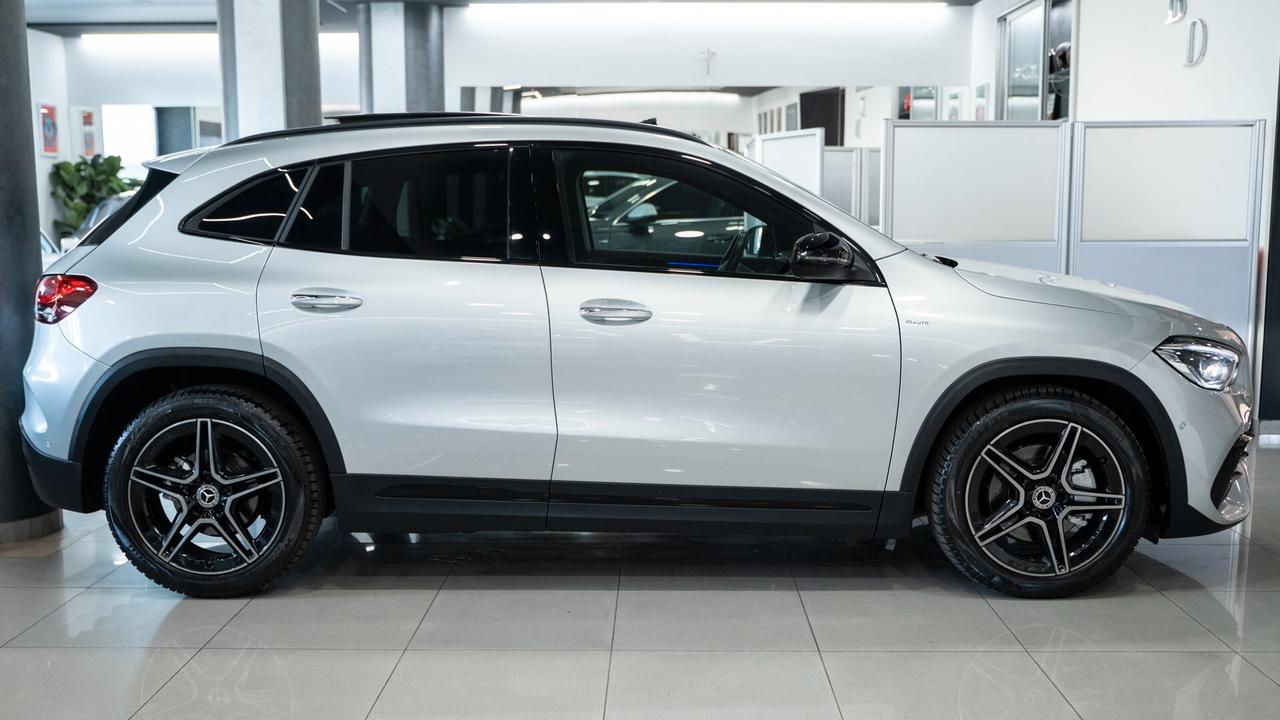 Mercedes-benz GLA 200 D PREMIUM PLUS AMG TETTO PACK LUCI MULTIBEAM FULL OPTIONAL