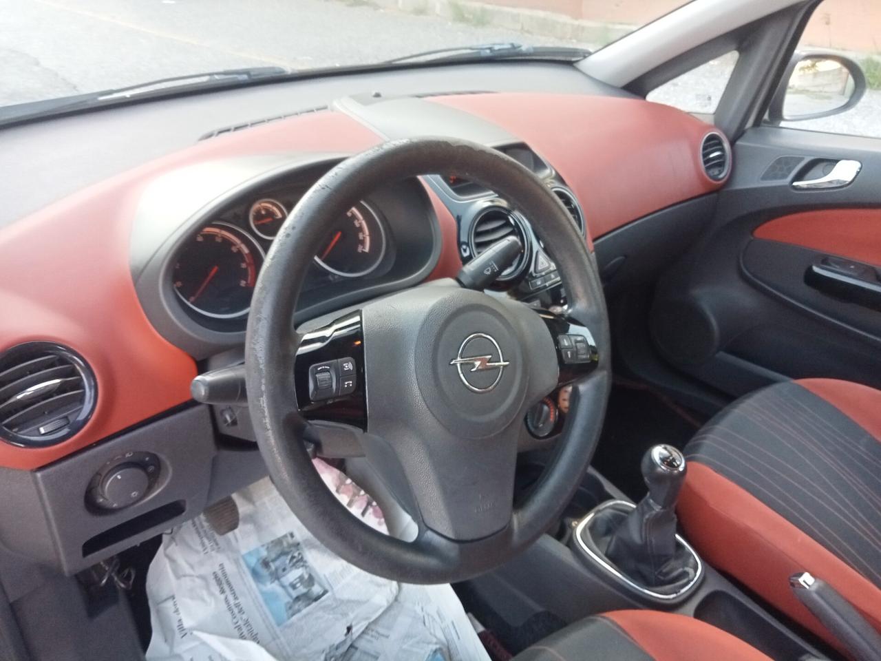 Opel Corsa 1.2 5 porte Club 2010