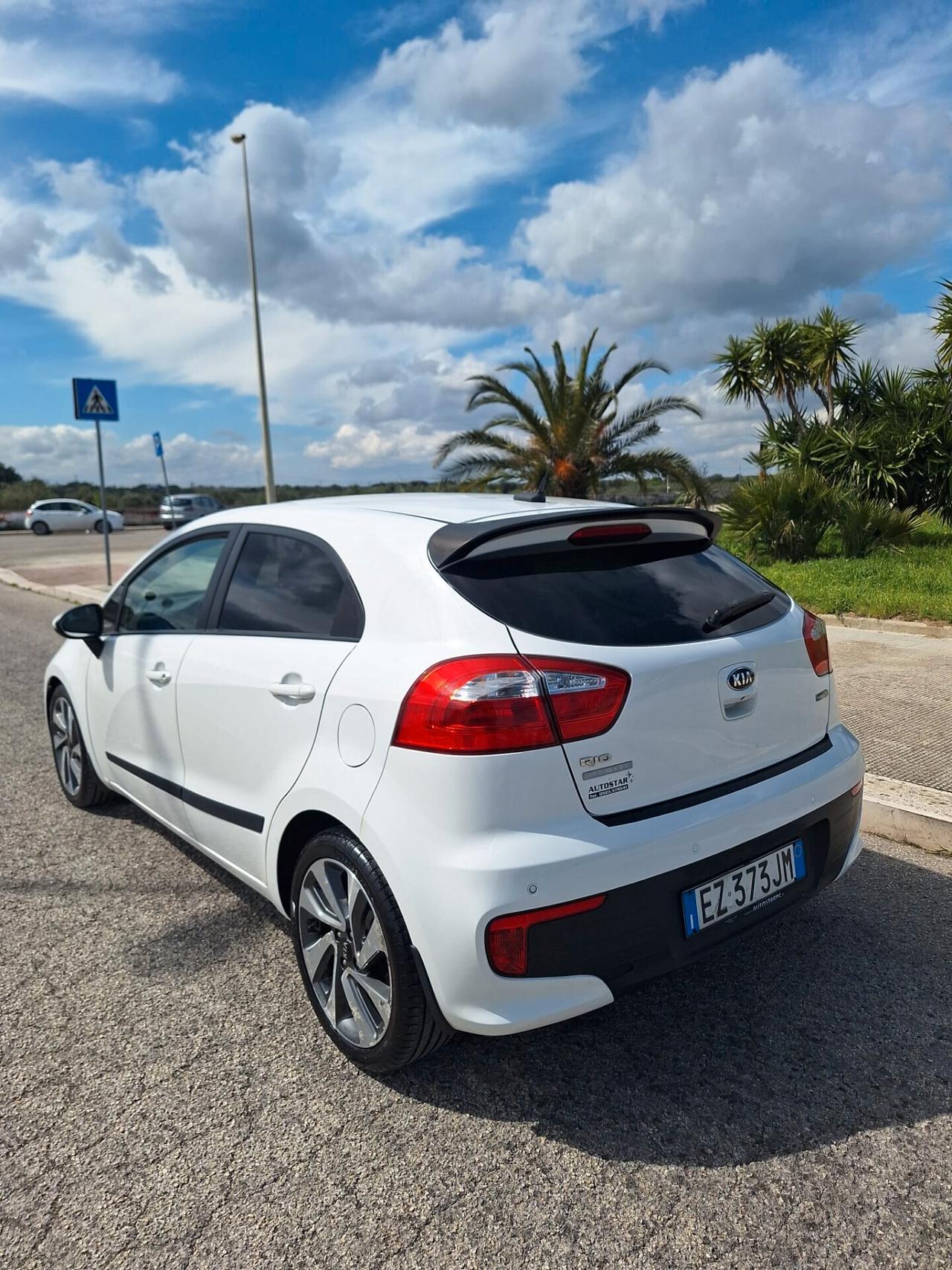 Kia Rio 1.4 CRDi 5p. Cool - 2015