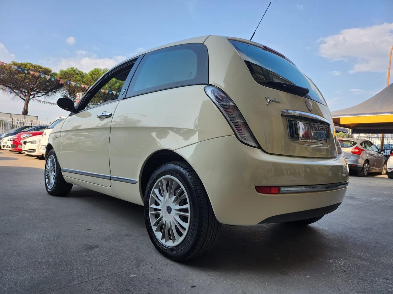 Lancia Ypsilon 1.2 Oro Bianco