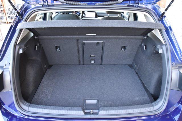 VOLKSWAGEN Golf 1.0 eTSI EVO DSG Life *Luci ambiente*