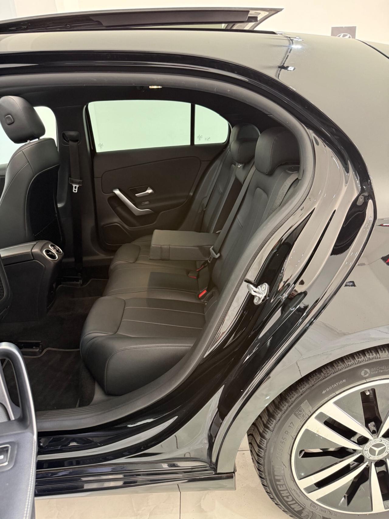 MERCEDES-BENZ A 180 D AUTOMATIC SPORT IVA ESPOSTA