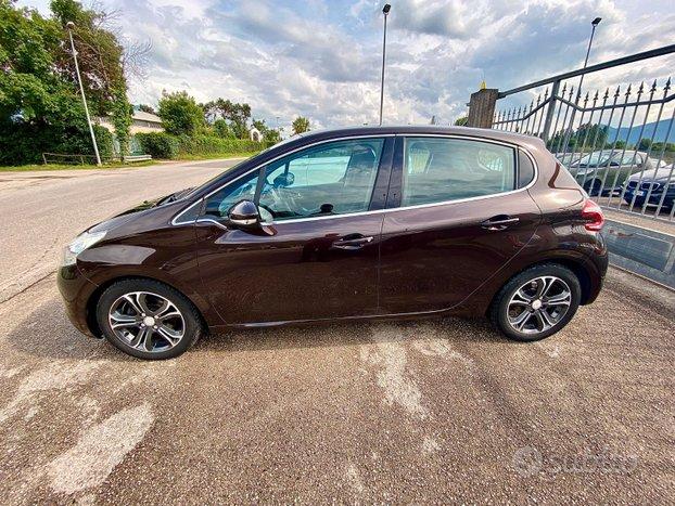 Peugeot 208 1.6 Hdi Allure 5 Porte Navi