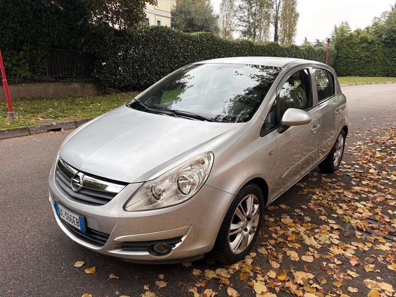 Opel Corsa 1.2 5 porte Cosmo benzina