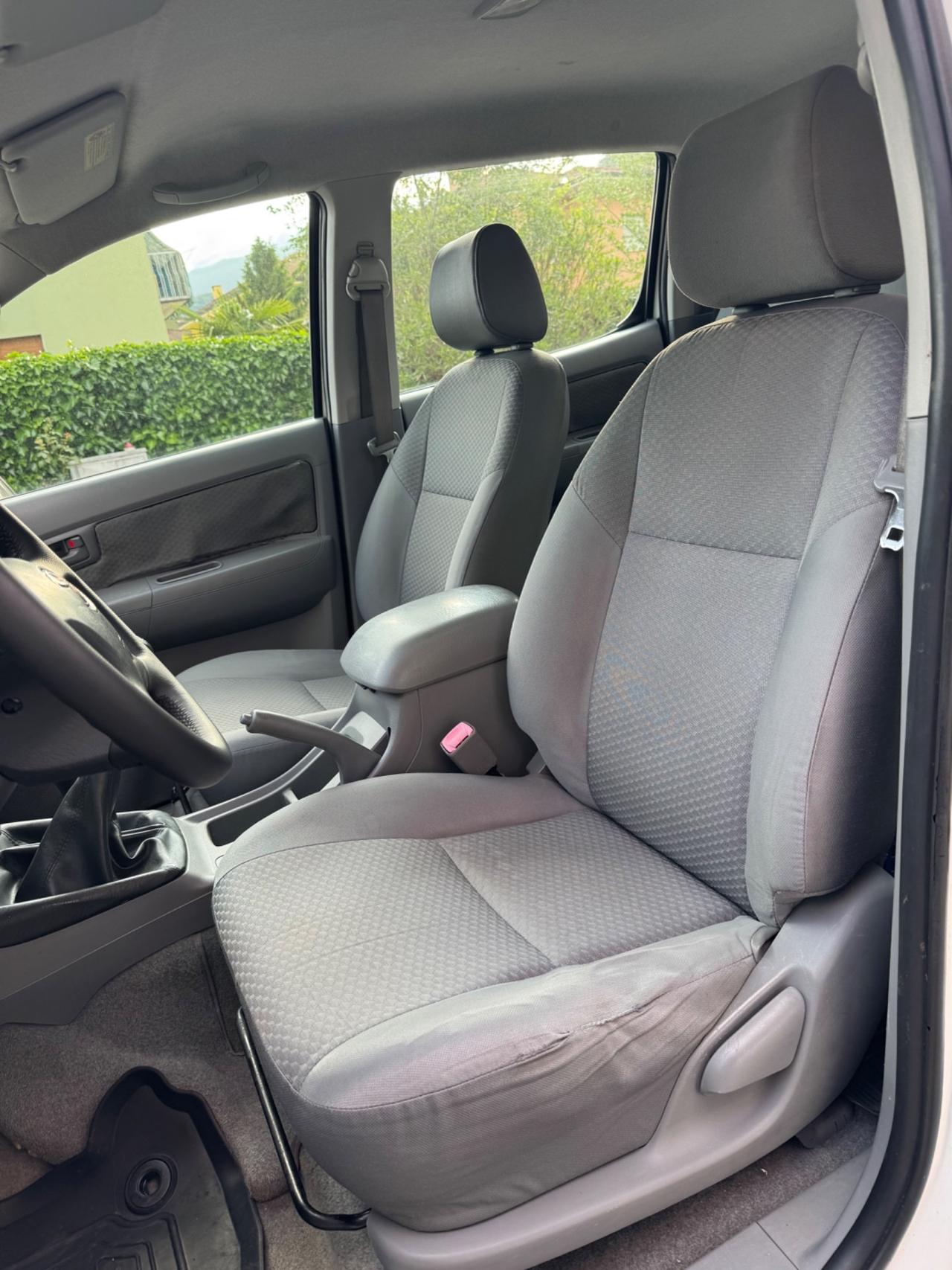 Toyota Hilux 2.5 D-4D 4WD 4p. Double Cab DLX